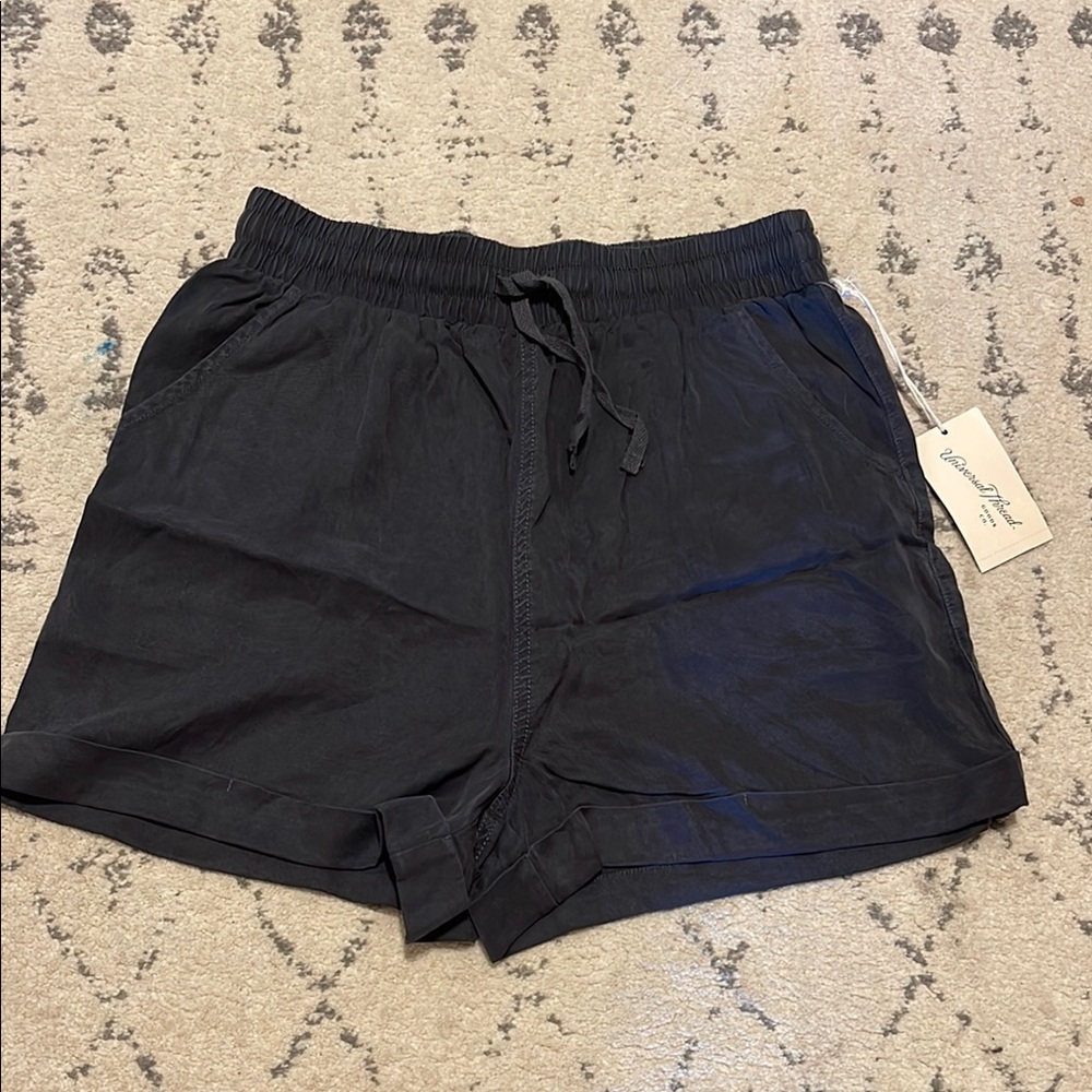 Universal Thread Greyish/washed black shorts